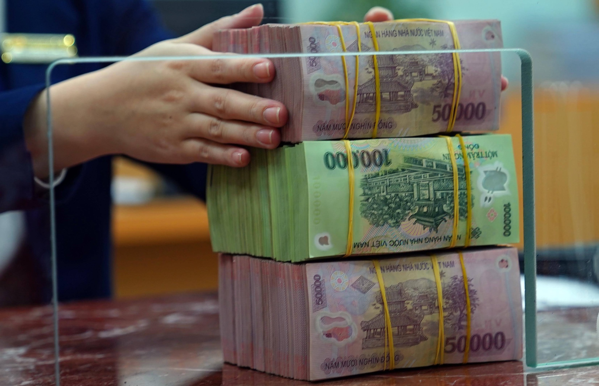Các doanh nghiệp huy động vốn qua trái phiếu giảm giá trị trong tháng 5 /// Ảnh: Ngọc Thắng