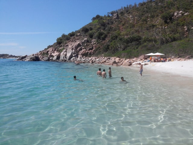 Du lịch Cam Ranh ngắm biển trong xanh ở Bãi Ngang (Ảnh ST)