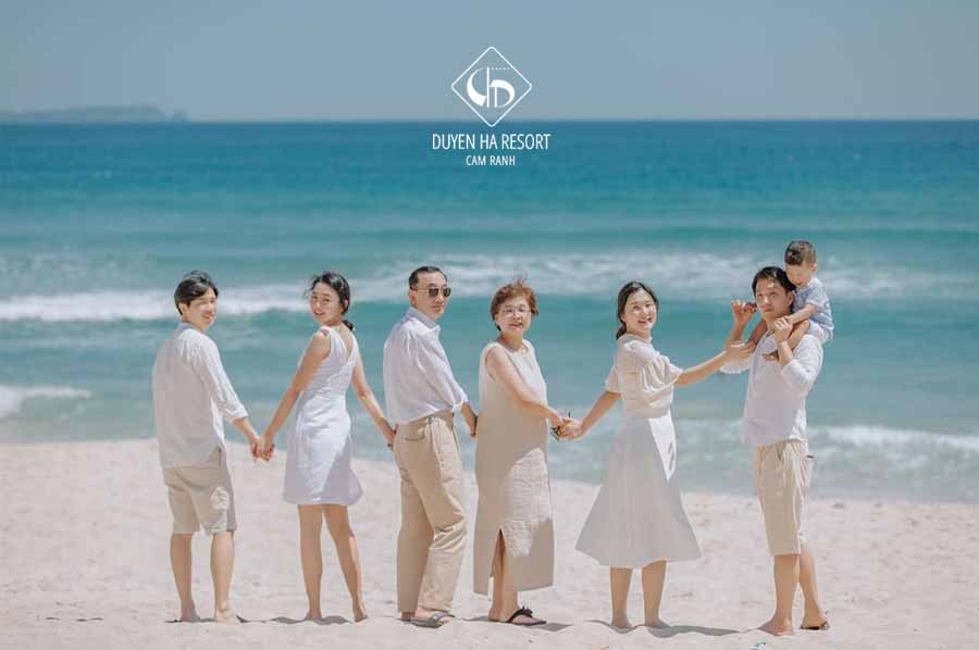 du khách đến Bắc Bán Đảo Cam Ranh