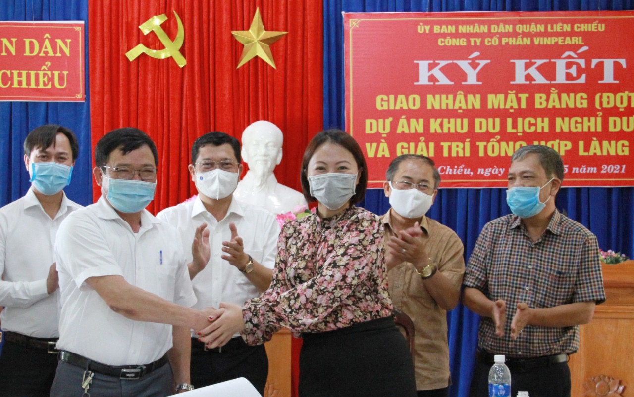 Q.Liên Chiểu bàn giao mặt bằng cho Công ty CP Vinpearl /// ẢNH: NGUYỄN TÚ