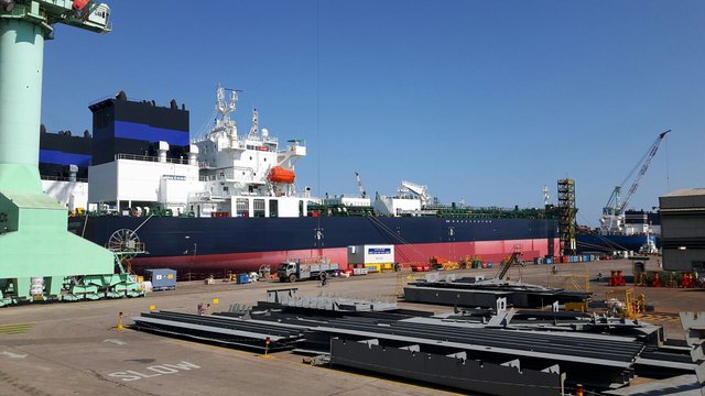 13 ông lớn Sungroup, Novaland, FPT, Trung Nam, Becamex IDC, Sonadezi... ồ ạt muốn đầu tư vào khu kinh tế Vân Phong - Ảnh 1. 13 ông lớn Sungroup, Novaland, FPT, Trung Nam, Becamex IDC, Sonadezi... ồ ạt muốn đầu tư vào khu kinh tế Vân Phong - Ảnh 1.